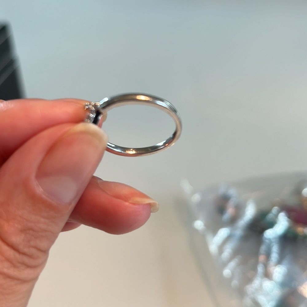 Diamond ring - Picture 2 of 2